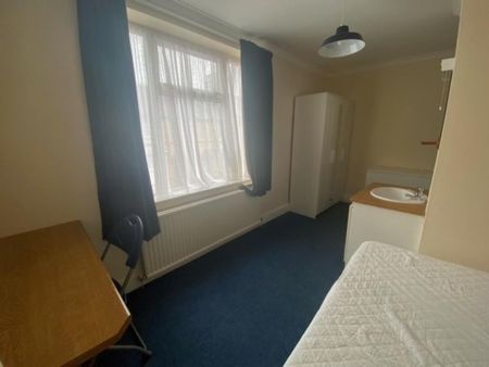 4 bedroom terraced house to rent - Photo 2