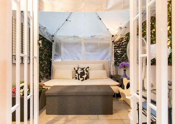 Ronda de Sant Antoni, Barcelona, Catalonia 08001