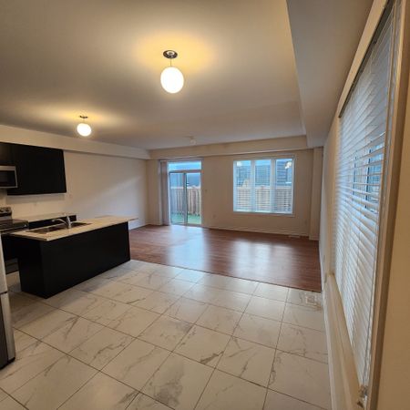 For Lease - 35 Tamworth Terrace, Barrie, Ontario - Photo 2