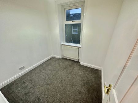 East View, Huddersfield, Marsh - Photo 5