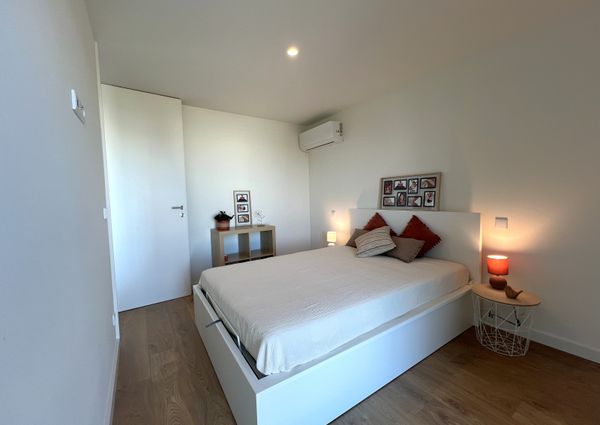 Apartamento T1 para Arrendamento com Varanda e Lugar de Estacionamento em Paranhos