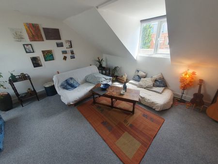 2 Bed Maisonette, London Road, BN1 - Photo 4