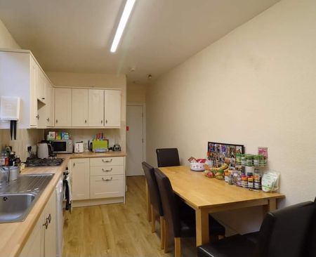 5 Bed - 8 Blandford Gardens, Hyde Park, Leeds - LS2 9AL - Student - Photo 5