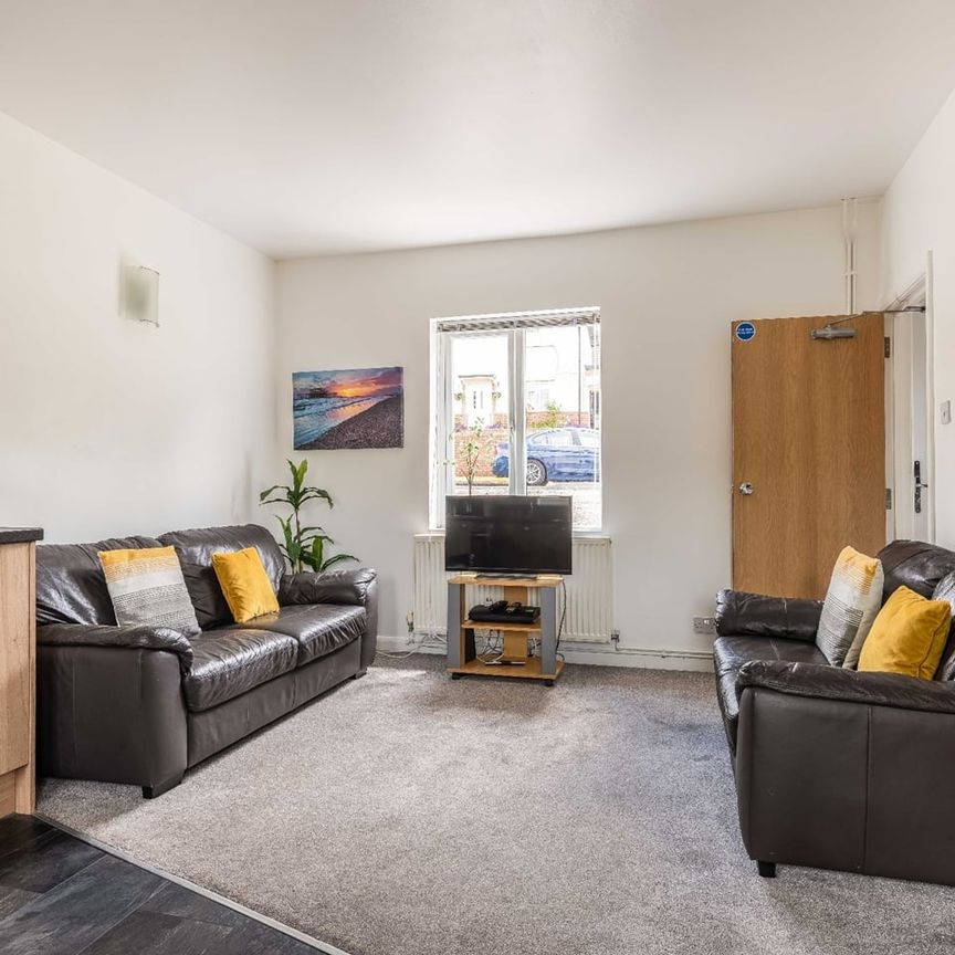 5 Bed Semi-Detached House, Colbourne Avenue, BN2 - Photo 1