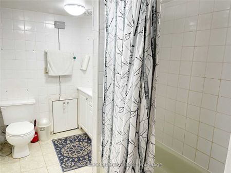 Semi-Detached Home For Lease | C8122090 - Photo 3