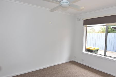 ONE BEDROOM UNIT IN GREAT LOCATION - Photo 5