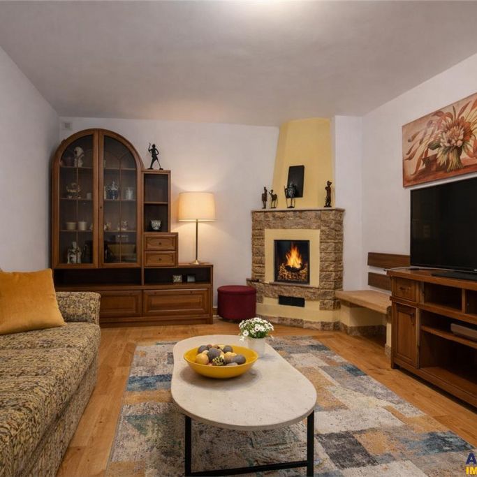 Vila cu 5 camere si garaj propriu, Centrul Istoric Drumul P - Fotografie 1