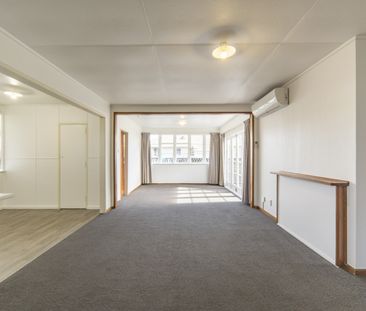 4-Bedroom Home - Freshly Updated & Ready to Go - Photo 2