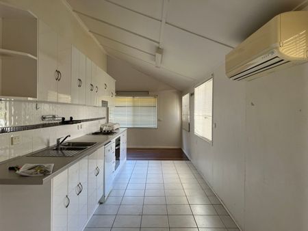 2/40 Arthur Street, 4740, Mount Pleasant Qld - Photo 4