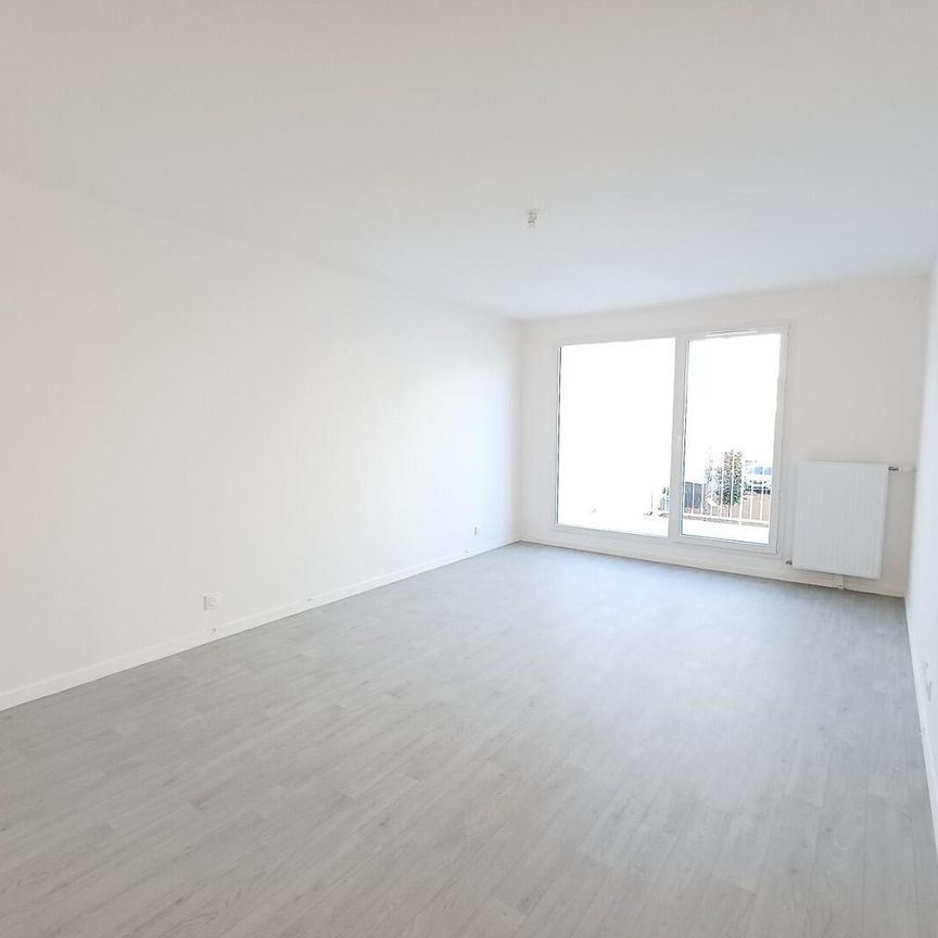 location Appartement T2 DE 40.9m² À CARRIERES SOUS POISSY - Photo 1