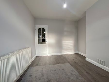 2 bedroom Mid Terraced House to let - Photo 2