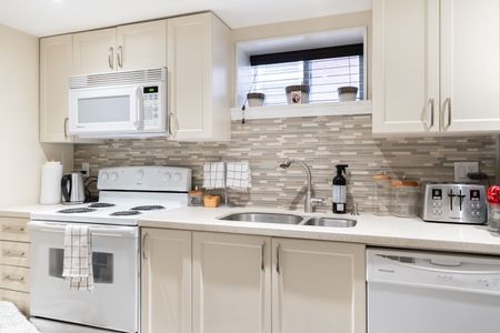 For Lease - 963 Avenue Road Unit# 7, Toronto, Ontario - Photo 2