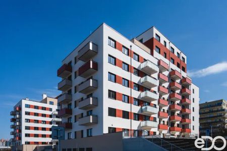 Pronájem zcela nového bytu 1+kk s balkonem a výhledem do přírody, Hlubočepy - Fotografie 2