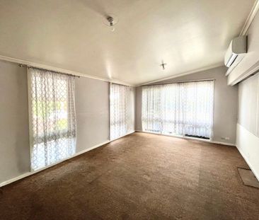 Single Level Easy Living - Photo 3