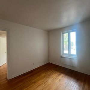 Parfait pour famille ou colocation – 4 ½ à Montcalm - Photo 2