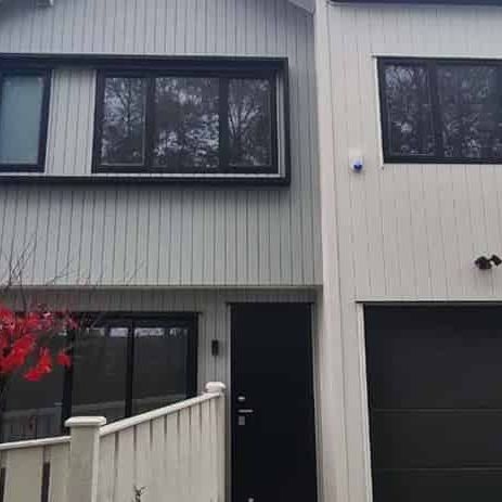 Stunning Four Bedroom Townhouse - Photo 1