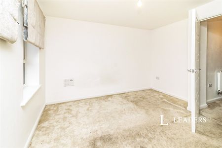 property to rent Currency Close, Dunstable, Bedfordshire, LU6 - Photo 5