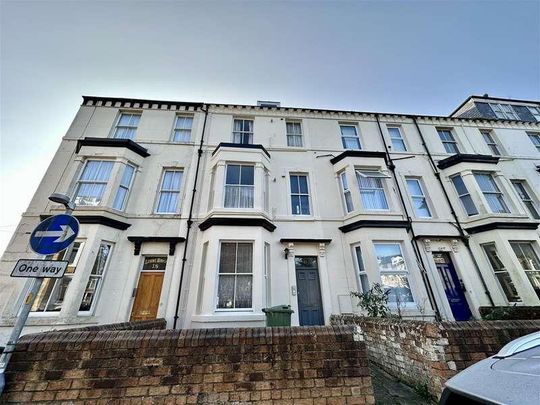 Albemarle Crescent, Scarborough, YO11 - Photo 1