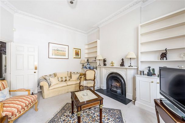 A larger than average one bedroom apartment on the ground floor of a period property with a south facing garden. - Photo 1