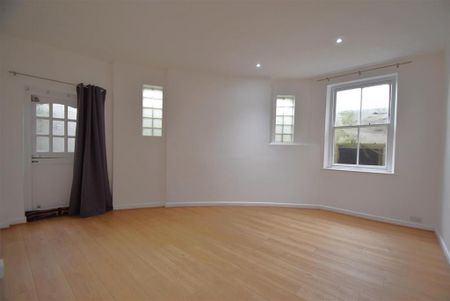 3 bedroom flat to rent - Photo 5