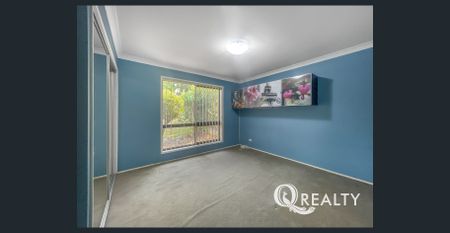 🏡Family Ready Home with Solar and 2 x Carports! - Photo 2