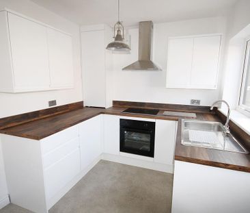 3 bedroom semi-detached house to rent - Photo 2
