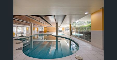 Generously Sized 2 Bedroom Apartment Penthouse - Photo 4