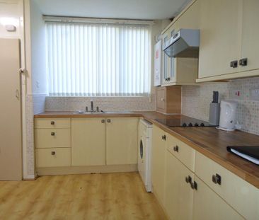 3 bedroom end of terrace house to rent - Photo 4