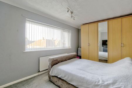 2 bedroom end of terrace house to rent - Photo 3