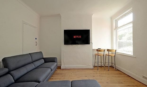 4 Bed Terraced House, Edmund Road, S2 - Photo 1