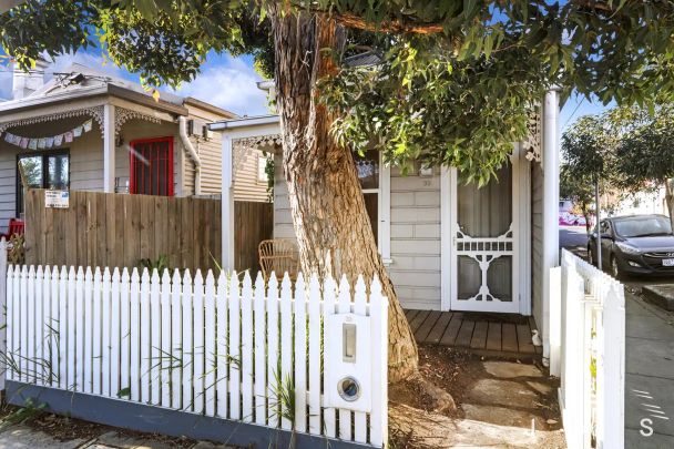 “Stunning period residence in highly sought after location” - Photo 1