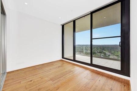 Stylish 3 Bedroom High-Rise Apartment with Stunning View - Photo 4