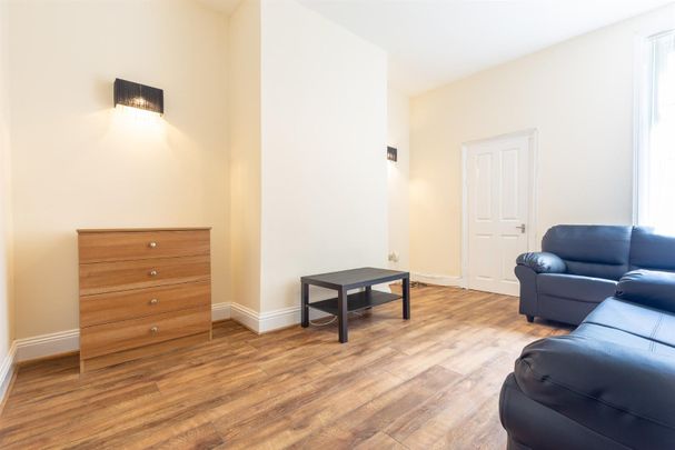 2 bed flat to rent in Simonside Terrace, Heaton, NE6 - Photo 1