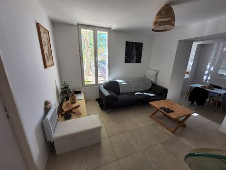 Location Appartement 3 pièces 54m² PIERREFEU DU VAR 83390 - Photo 3