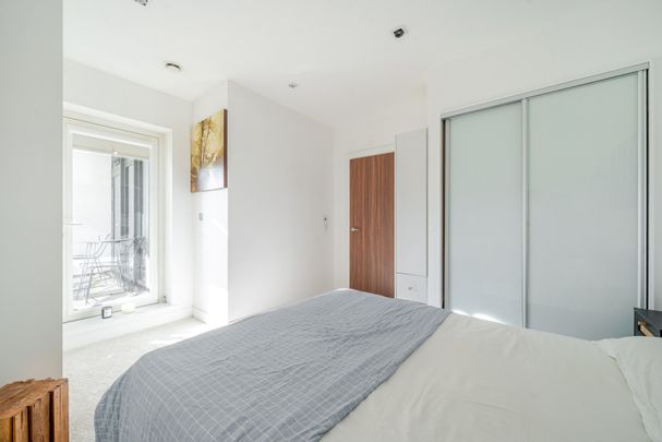1 Bed Flat, Dickens Yard, W5 - Photo 1