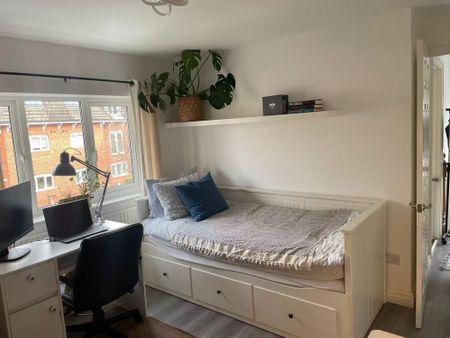 3 bedroom semi-detached house to rent - Photo 4