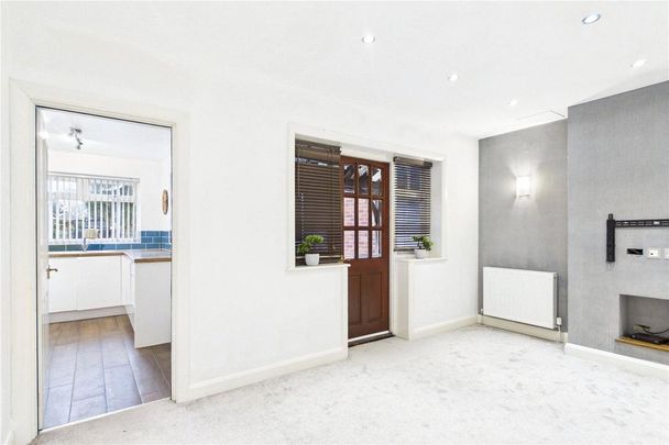 3 bedroom semi-detached house to rent - Photo 1