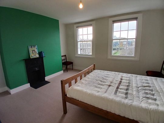 Spencer Square, Ramsgate - Photo 1