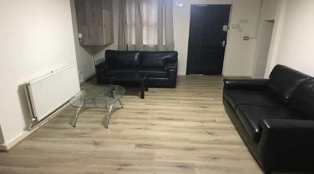 3 bedroom flat to rent - Photo 2