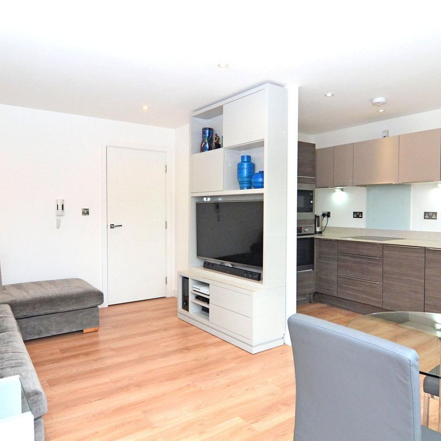 London Road, Twickenham, Twickenham, TW1 - Photo 1