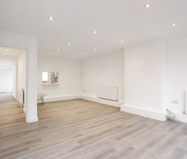 3 bedroom flat to rent - Photo 2