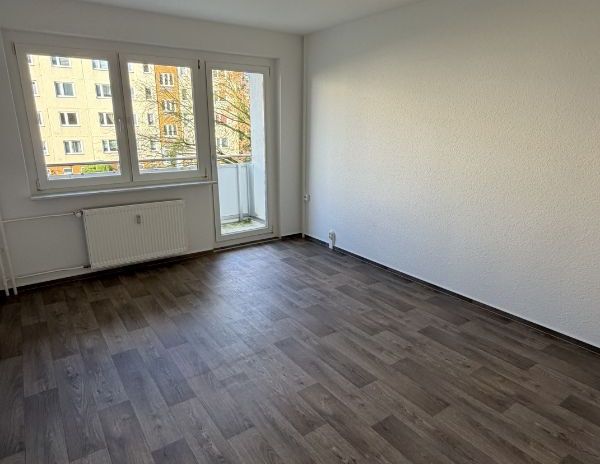 Instandgesetzte 2-Raumwohnung mit Balkon! - Foto 1
