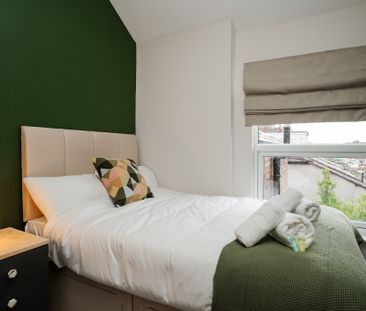 Distinctive 6-Bedroom House Share in Aigburth - Photo 1