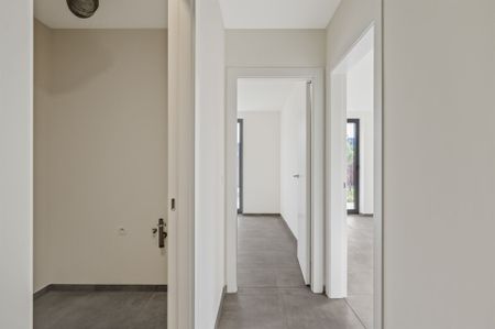 Lichtrijk nieuwbouw gelijkvloers appartement met 2 slpks, tuin en autostaanplaats - Photo 4