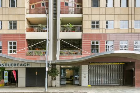 “Victoria Tower - Unfurnished - Available 21st November” - Photo 2