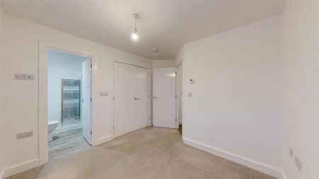 3 bedroom end of terrace house to rent - Photo 2