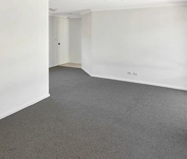 Spacious 2-Bedroom Villa – Freshly Updated & Conveniently Located - Photo 6