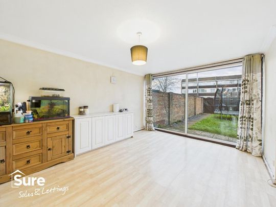 3 bedroom end of terrace house to rent - Photo 1