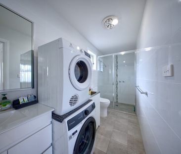 MODERN, LOW MAINTENANCE & AFFORDABLE IN A QUIET CUL-DE-SAC LOCATION - Photo 5