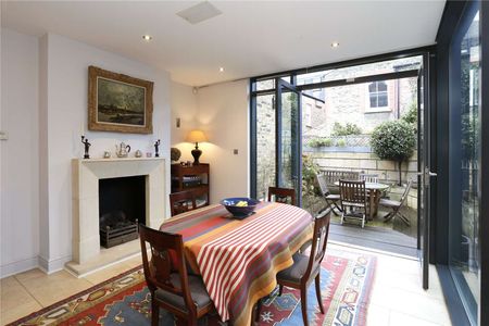 A superb long back Lion house with a fully excavated basement and a West facing garden. - Photo 4